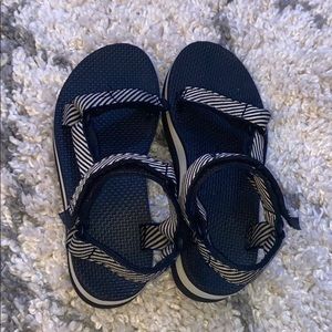 tevas candy strip flatforms